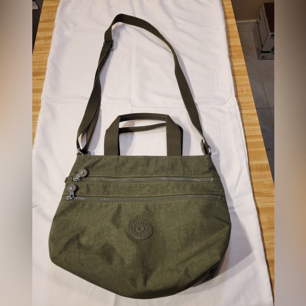 Kipling Olive Green Crossbody Cabincore Earthy Gorpcore Travel Outdoors Normcore